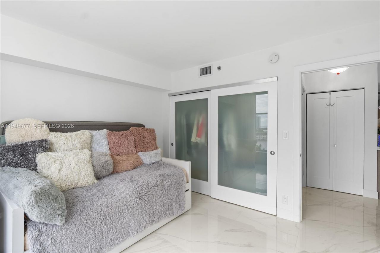 3600 Mystic Pointe Dr, Unit 1017, Aventura, FL 33180 Photo