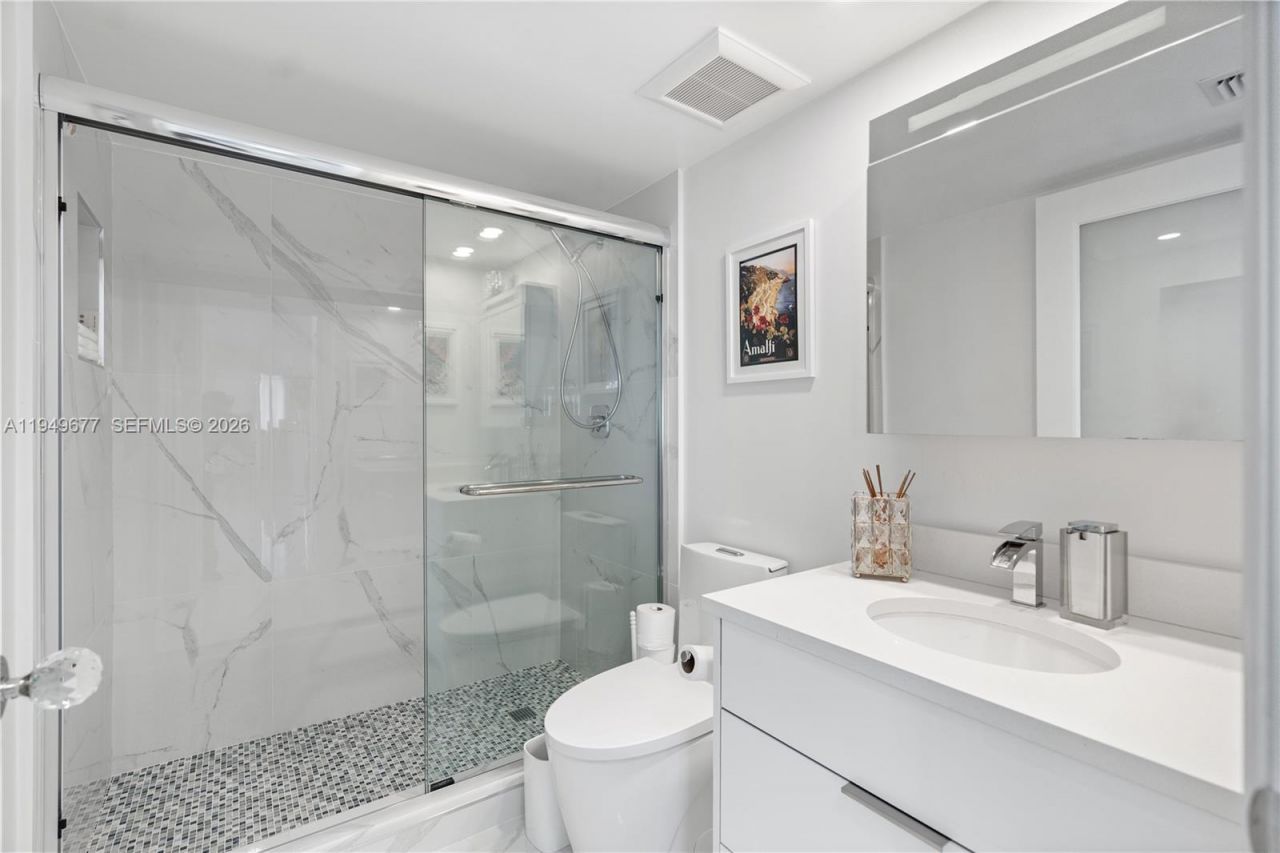 3600 Mystic Pointe Dr, Unit 1017, Aventura, FL 33180 Photo