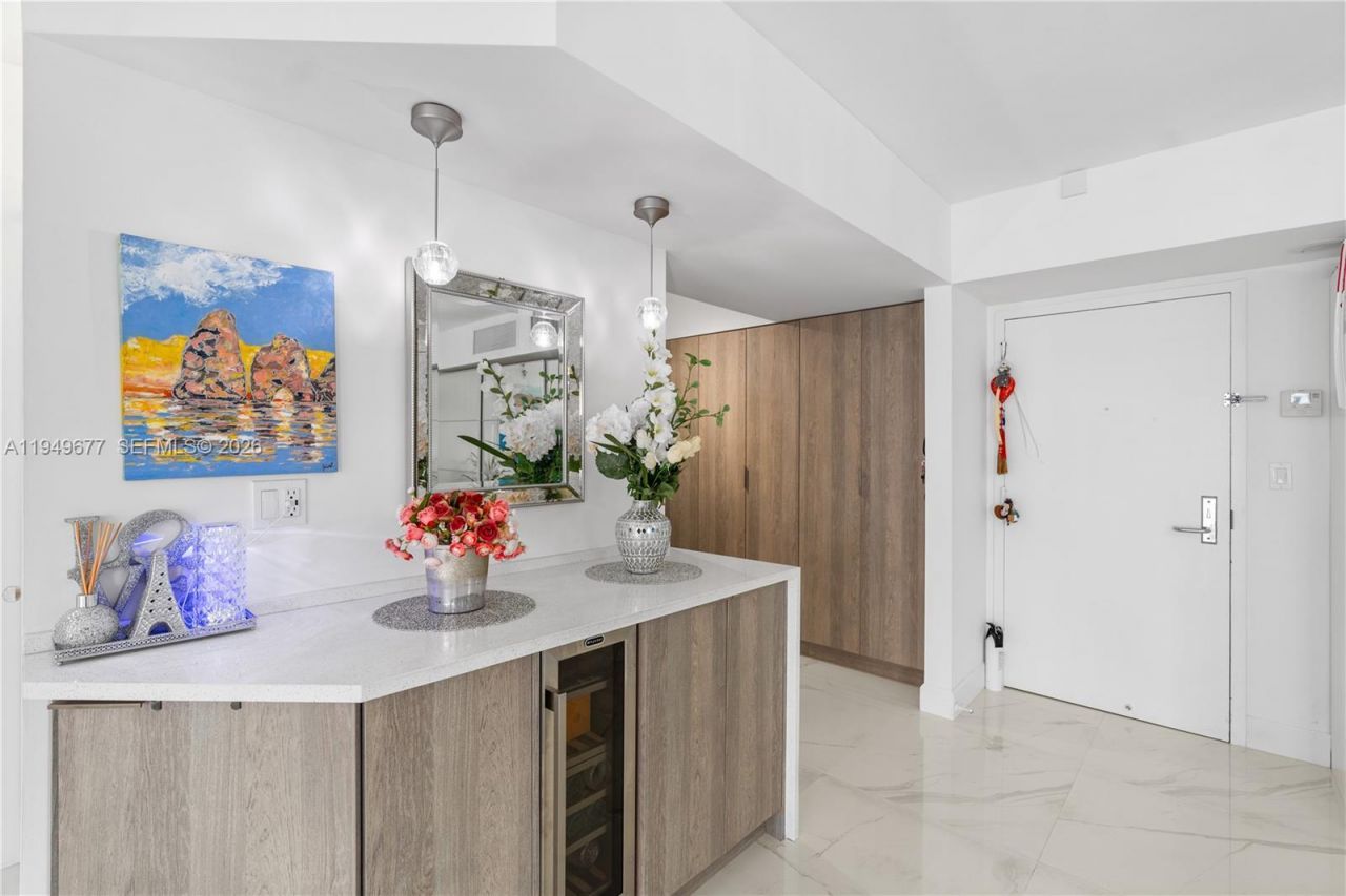 3600 Mystic Pointe Dr, Unit 1017, Aventura, FL 33180 Photo