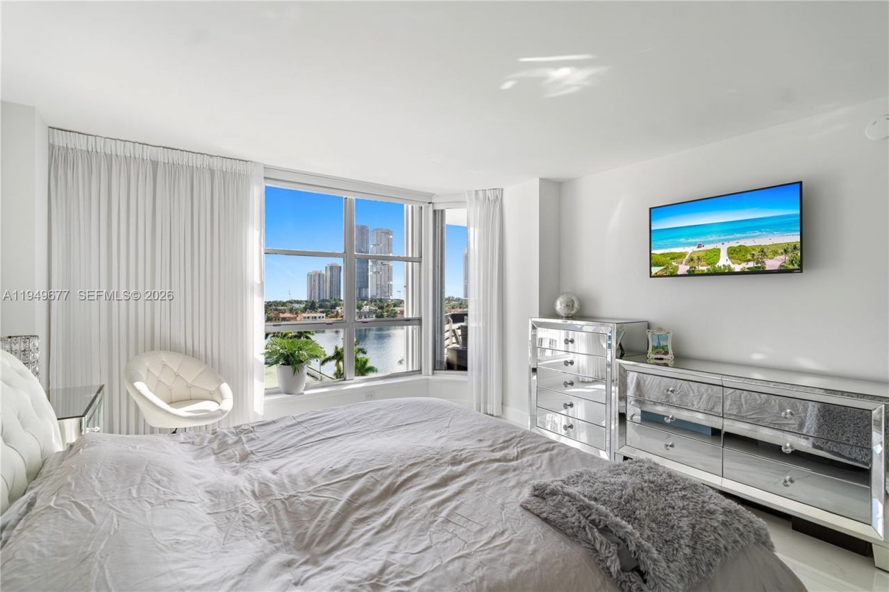 3600 Mystic Pointe Dr, Unit 1017, Aventura, FL 33180 Photo