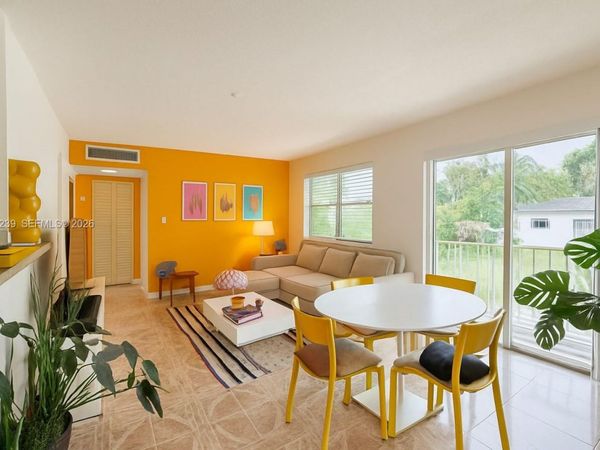 13101 Memorial Hwy, Unit 215, North Miami, FL 33161