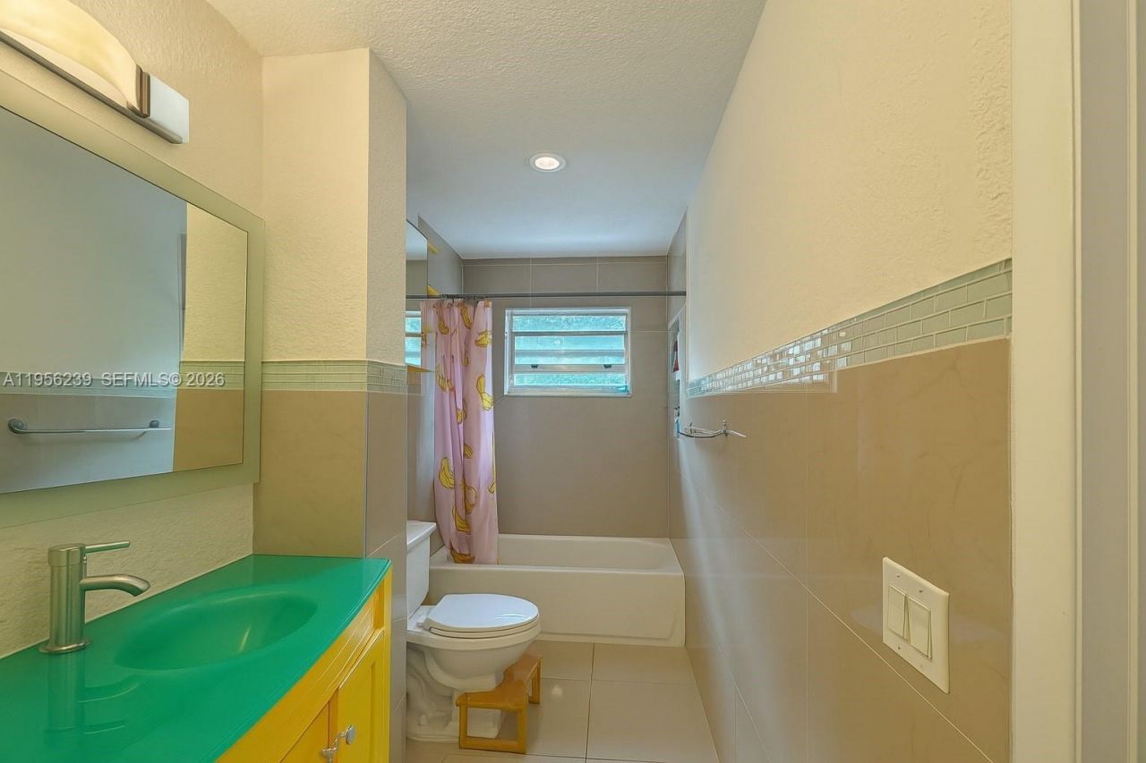 13101 Memorial Hwy, Unit 215, North Miami, FL 33161 Photo