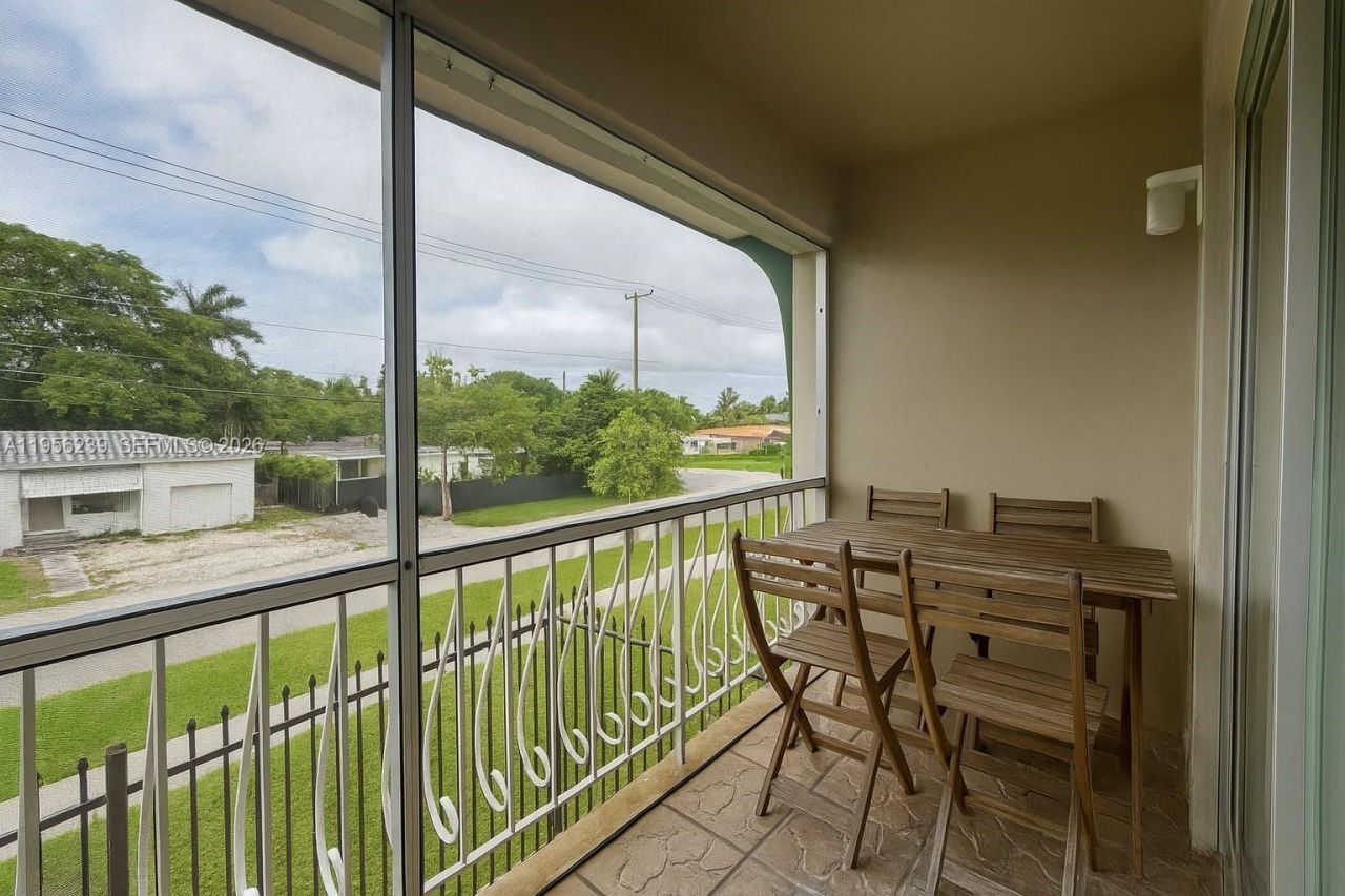 13101 Memorial Hwy, Unit 215, North Miami, FL 33161 Photo