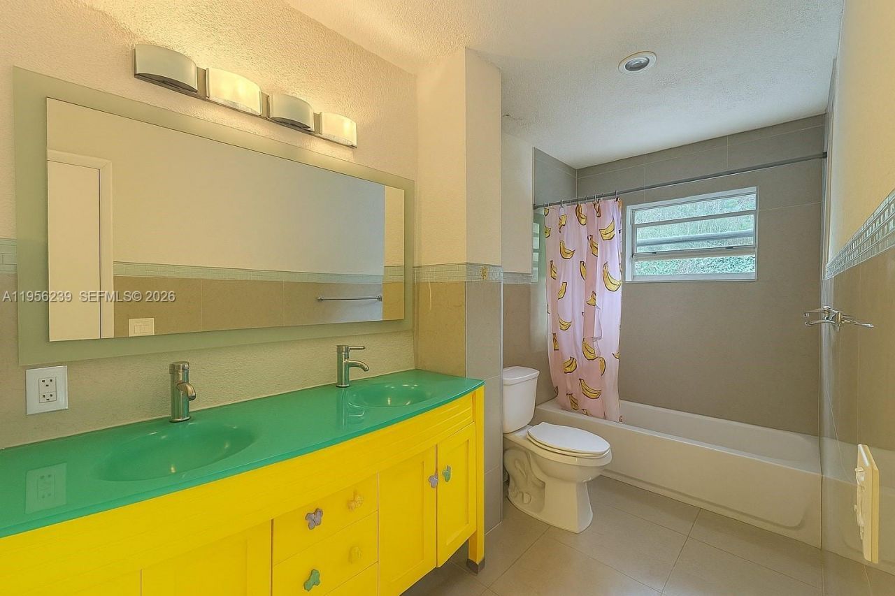 13101 Memorial Hwy, Unit 215, North Miami, FL 33161 Photo