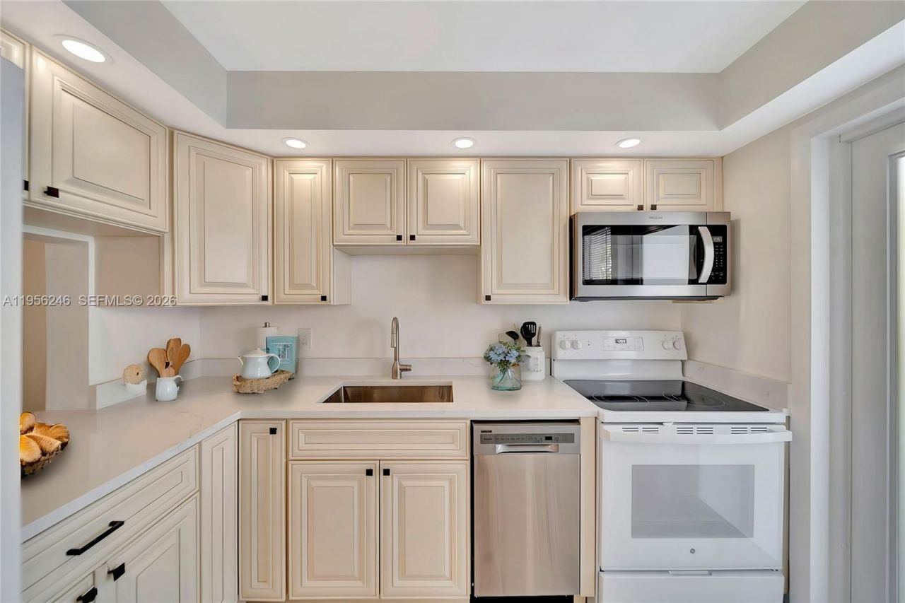 3221 NE 8th St, Unit 103, Pompano Beach, FL 33062 Photo