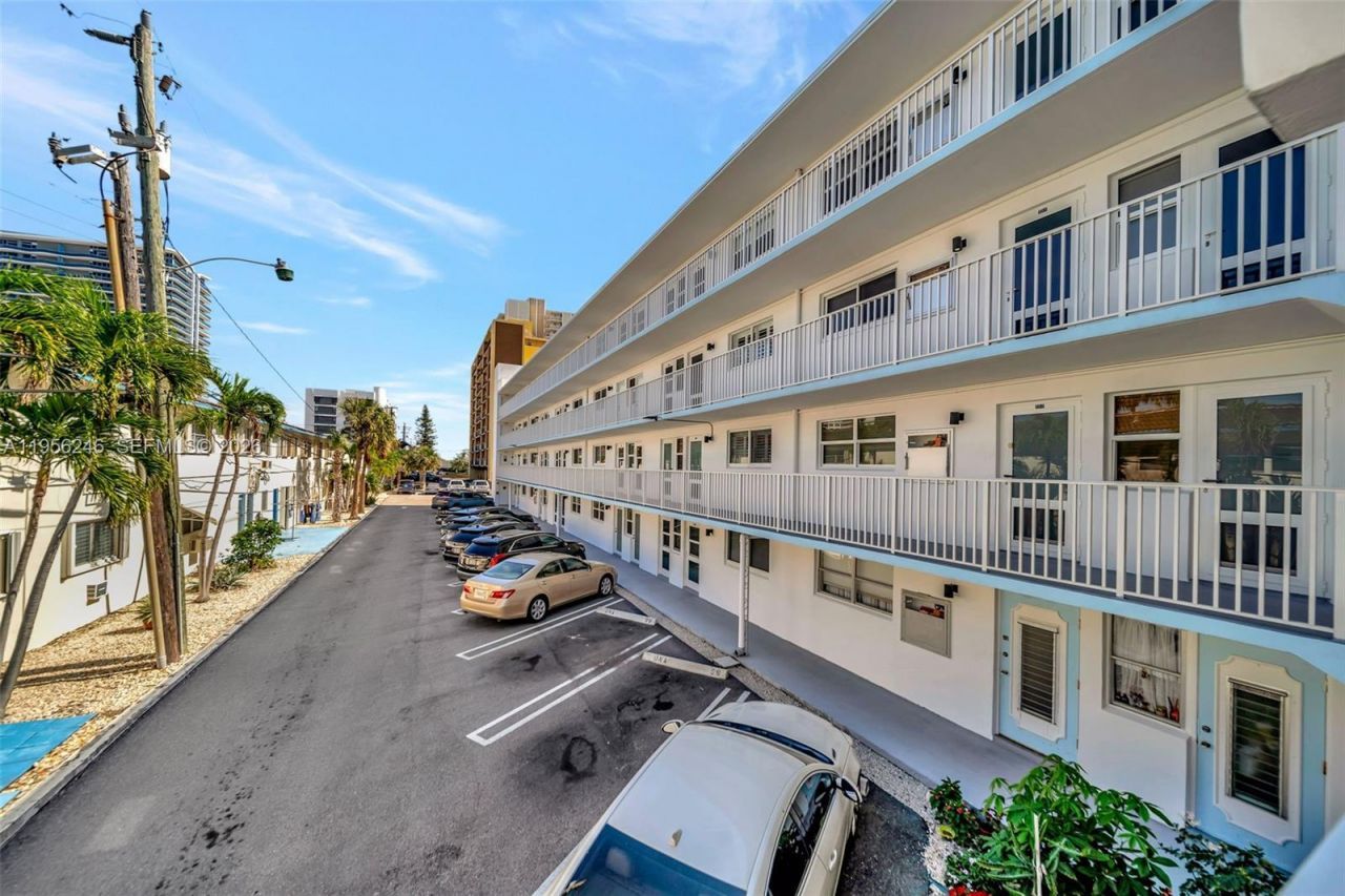 3221 NE 8th St, Unit 103, Pompano Beach, FL 33062 Photo
