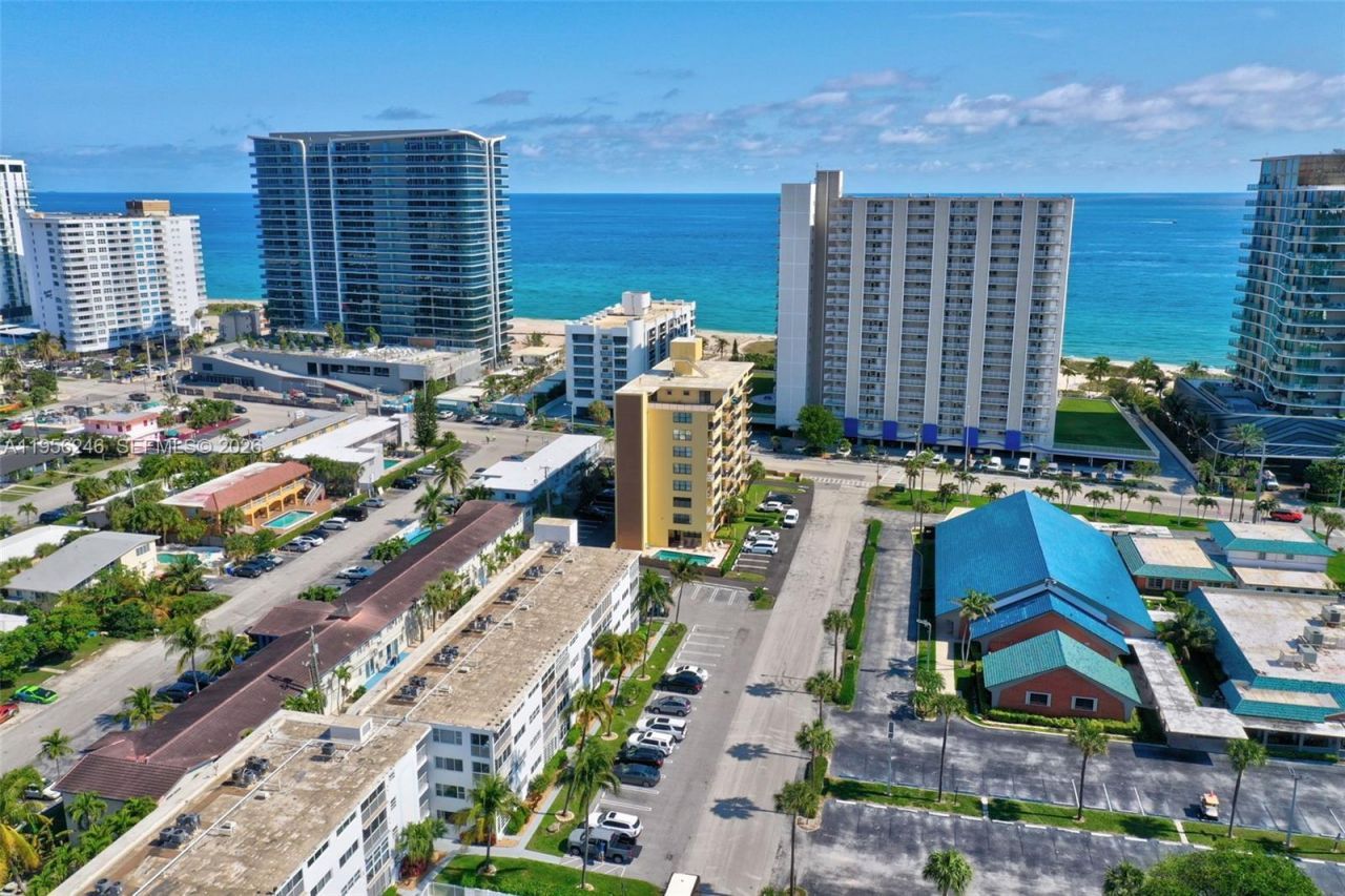 3221 NE 8th St, Unit 103, Pompano Beach, FL 33062 Photo