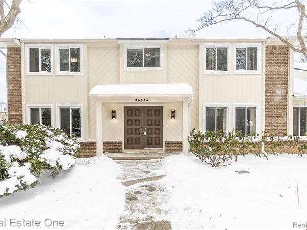 36926 Fox Glen, Farmington Hills, MI 48331