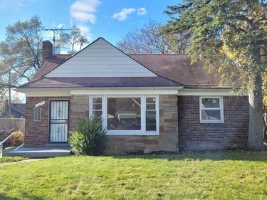 9215 Grandville Avenue, Detroit, MI 48228