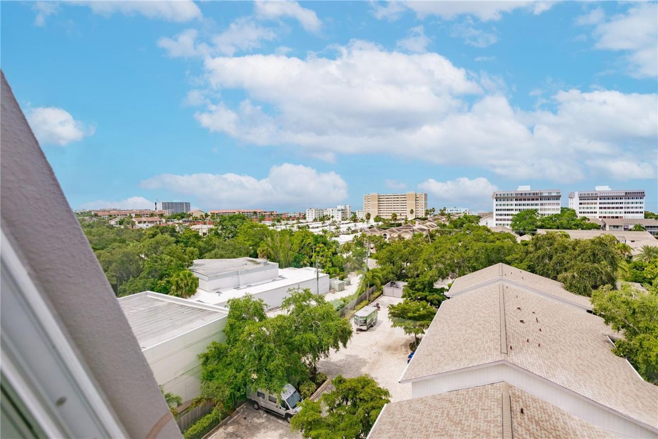 1255 E Peppertree Drive, Unit 601, Sarasota, FL 34242 Photo