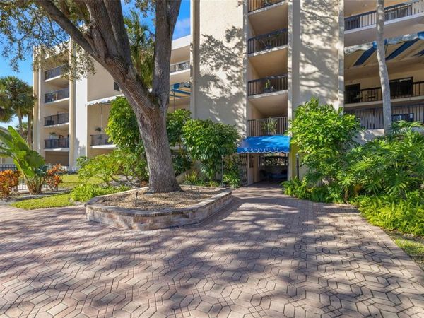 402 TARPON POINT, TARPON SPRINGS, FL 34689