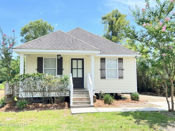 205 Jeff Davis Avenue, Waveland, MS 39576