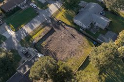 894 Randall Drive photo 4