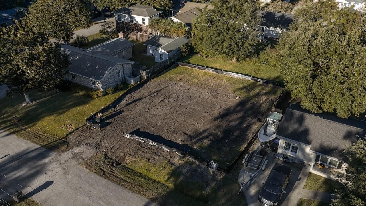 894 Randall Drive Photo 8