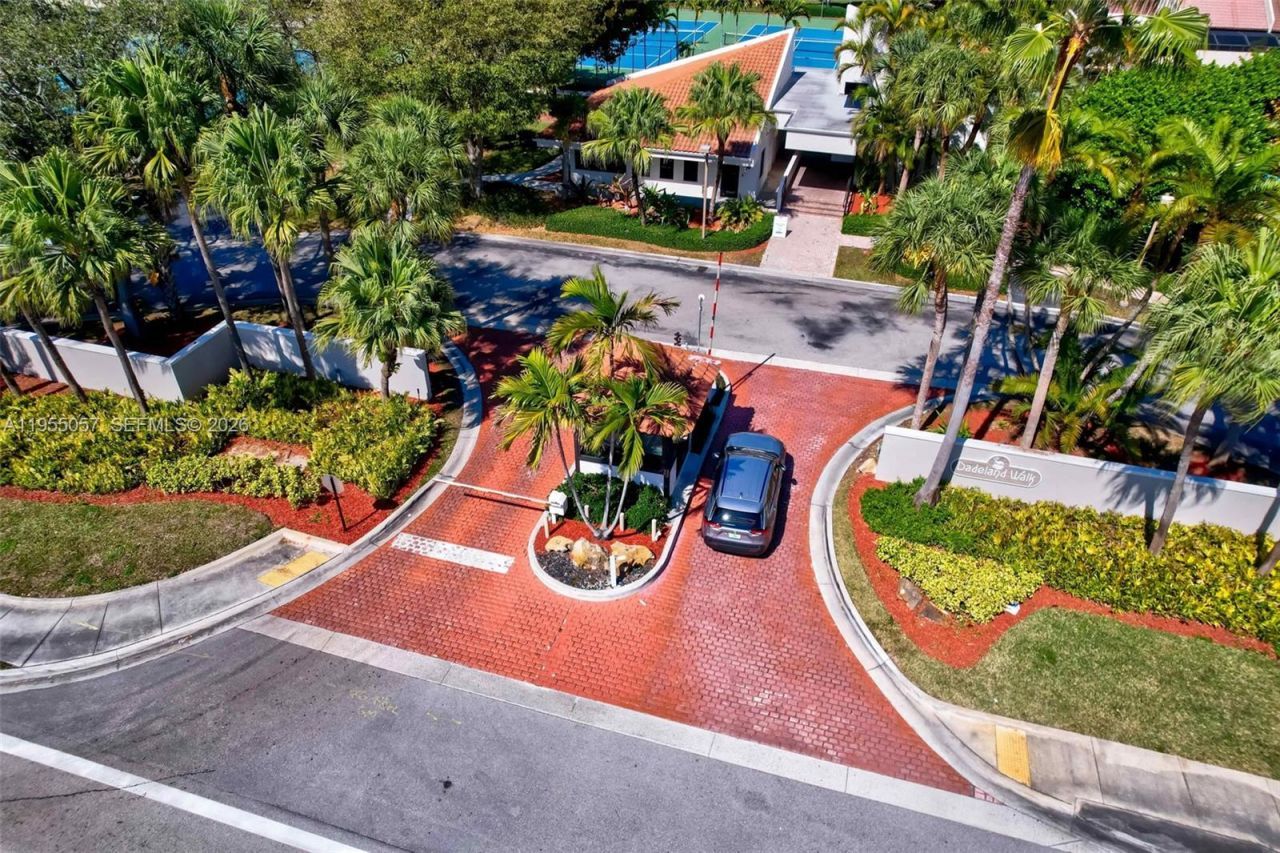 8144 SW 86th Ter, Miami, FL 33143 Photo