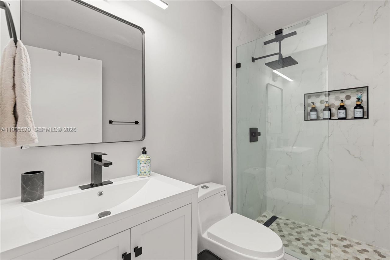 Please Call For Address, Unit 202, Pembroke Pines, FL 33024 Photo