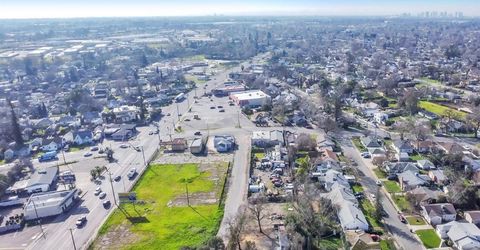 3225 Ermina Dr, Sacramento, CA 95815 Photo