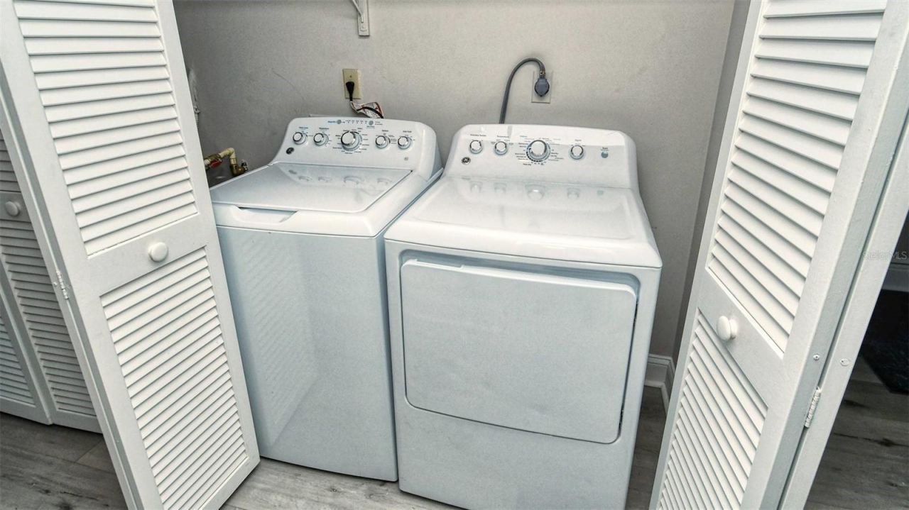 1255 E Peppertree Drive, Unit 305, Sarasota, FL 34242 Photo