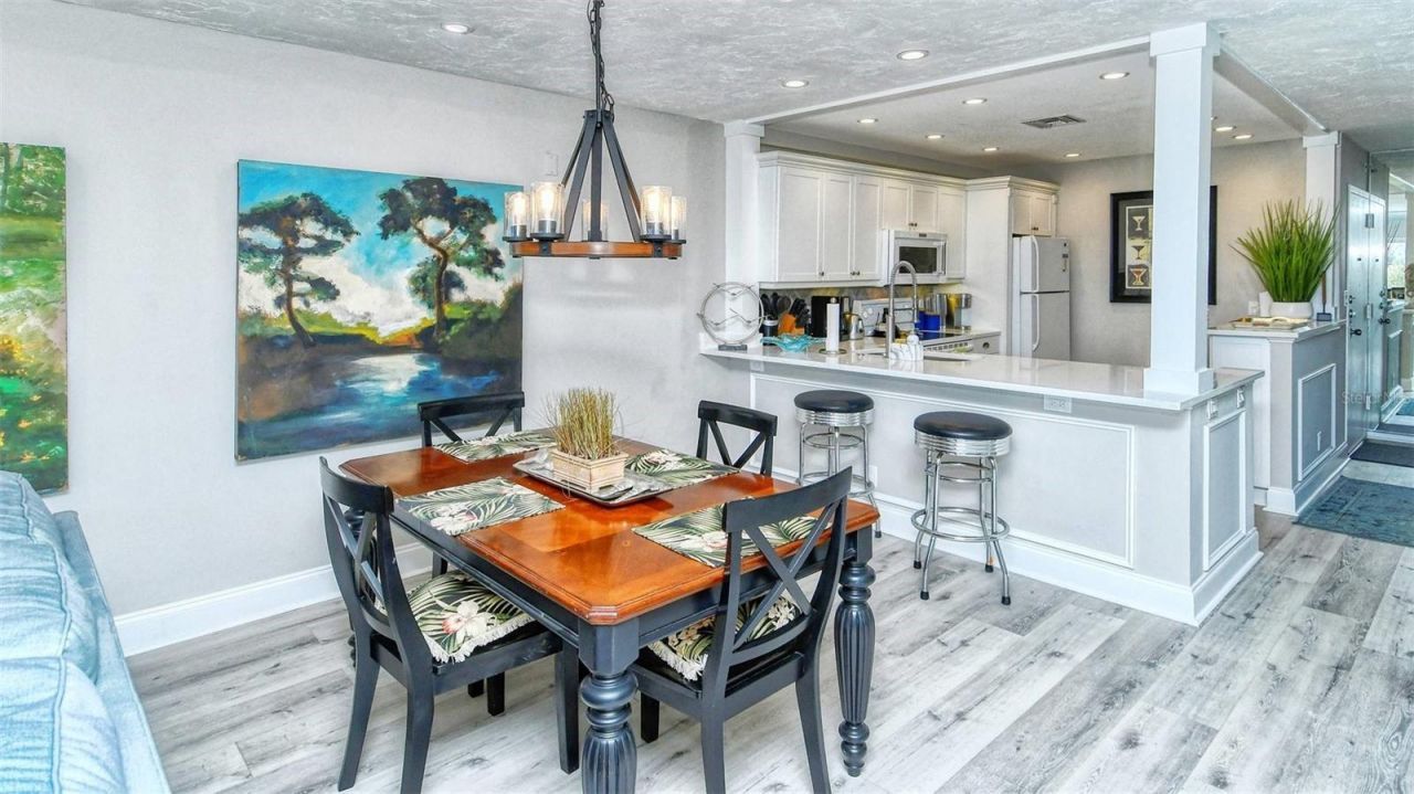 1255 E Peppertree Drive, Unit 305, Sarasota, FL 34242 Photo