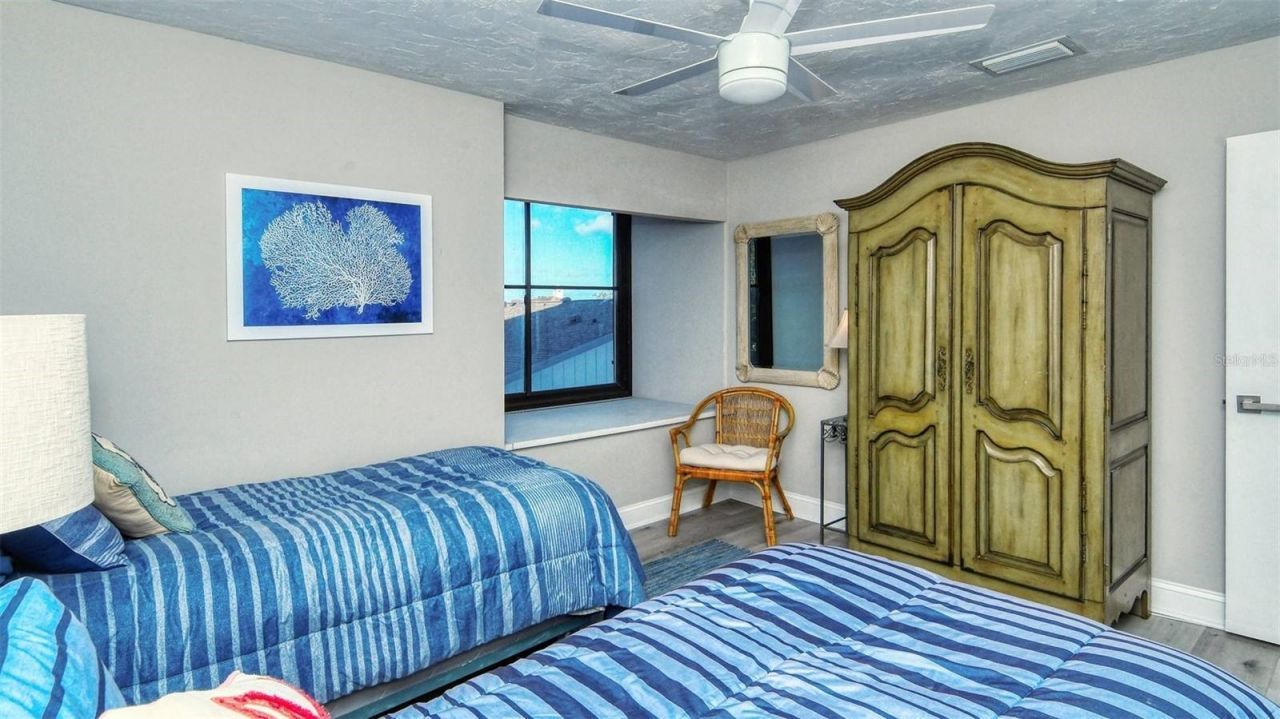 1255 E Peppertree Drive, Unit 305, Sarasota, FL 34242 Photo