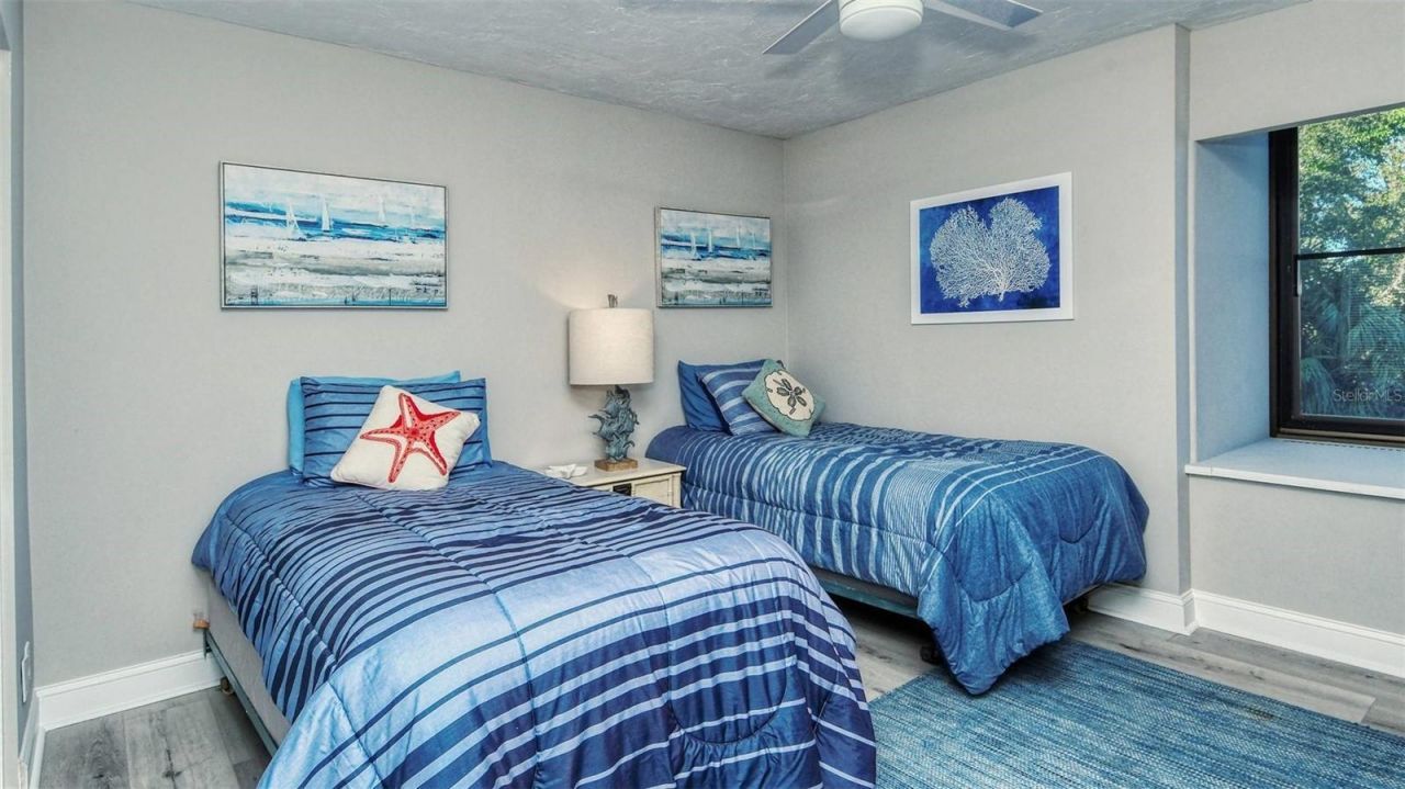 1255 E Peppertree Drive, Unit 305, Sarasota, FL 34242 Photo