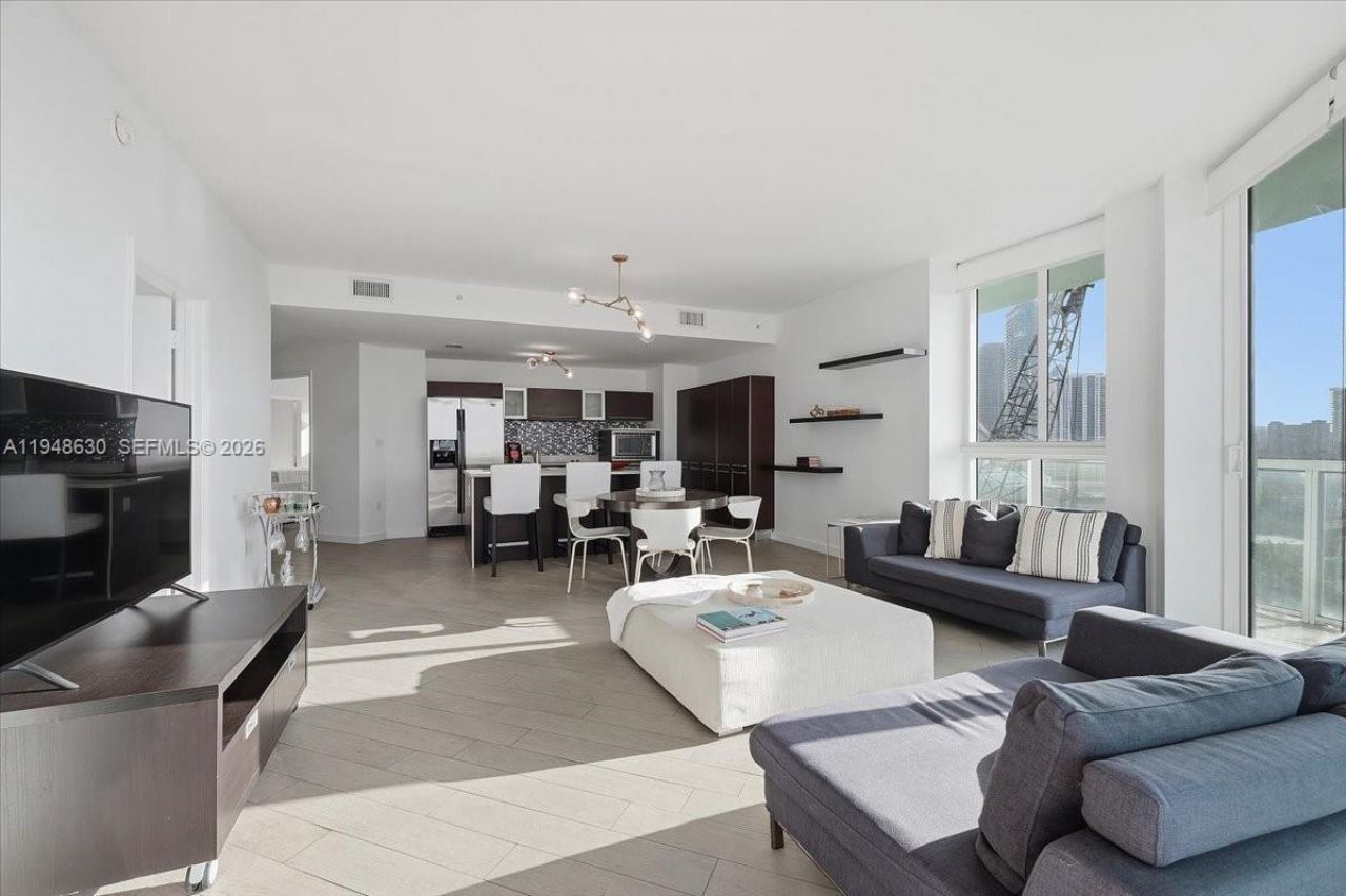 1900 N Bayshore Dr , Unit 1518, Miami, FL 33132 Photo