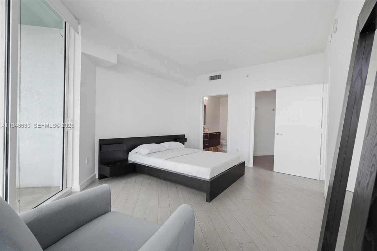 1900 N Bayshore Dr , Unit 1518, Miami, FL 33132 Photo