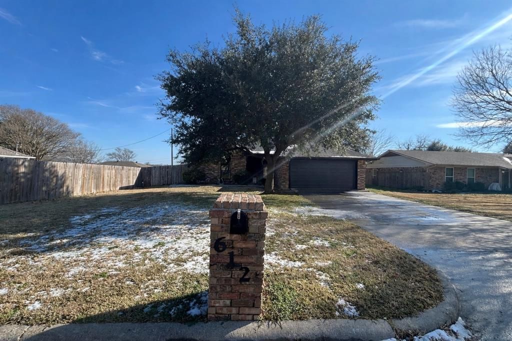 612 Arleta Lane, Ennis, TX 75119 Main Photo
