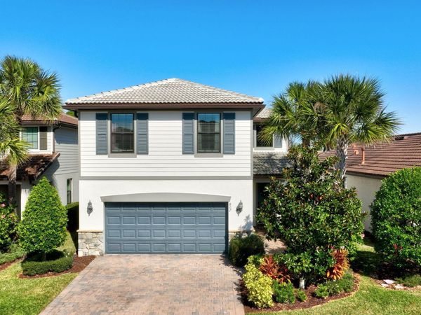 807 SE Villandry Way, Port Saint Lucie, FL 34984