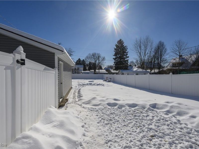 212 E 11th Street, Dover, OH 44622 Photo 24