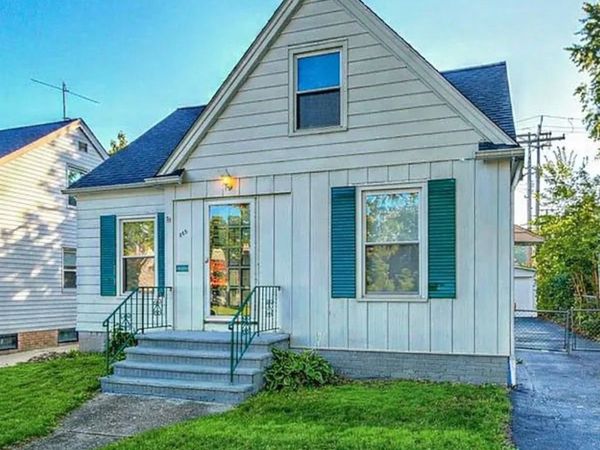 885 Quarry Drive, Cleveland Heights, OH 44121