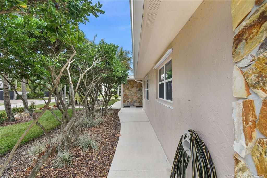 1642 Thumb Point Drive, Fort Pierce, FL 34949 Photo