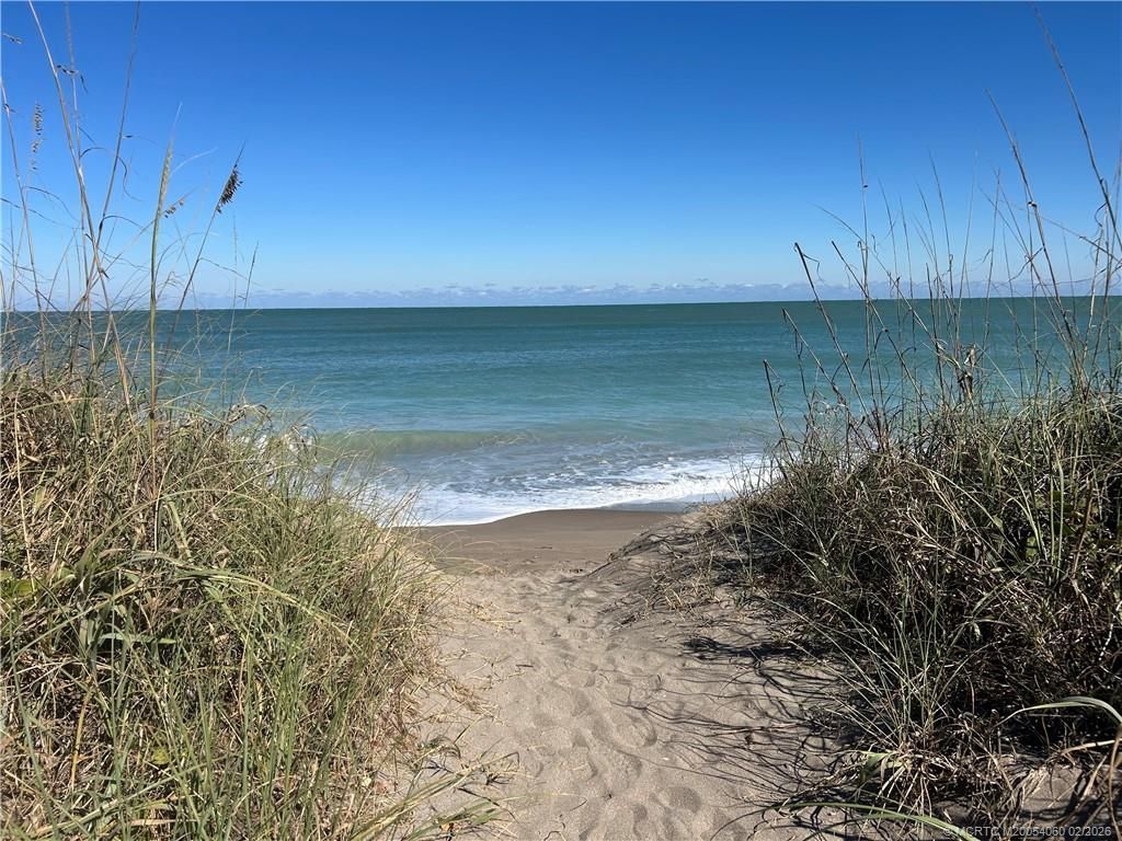 1642 Thumb Point Drive, Fort Pierce, FL 34949 Photo