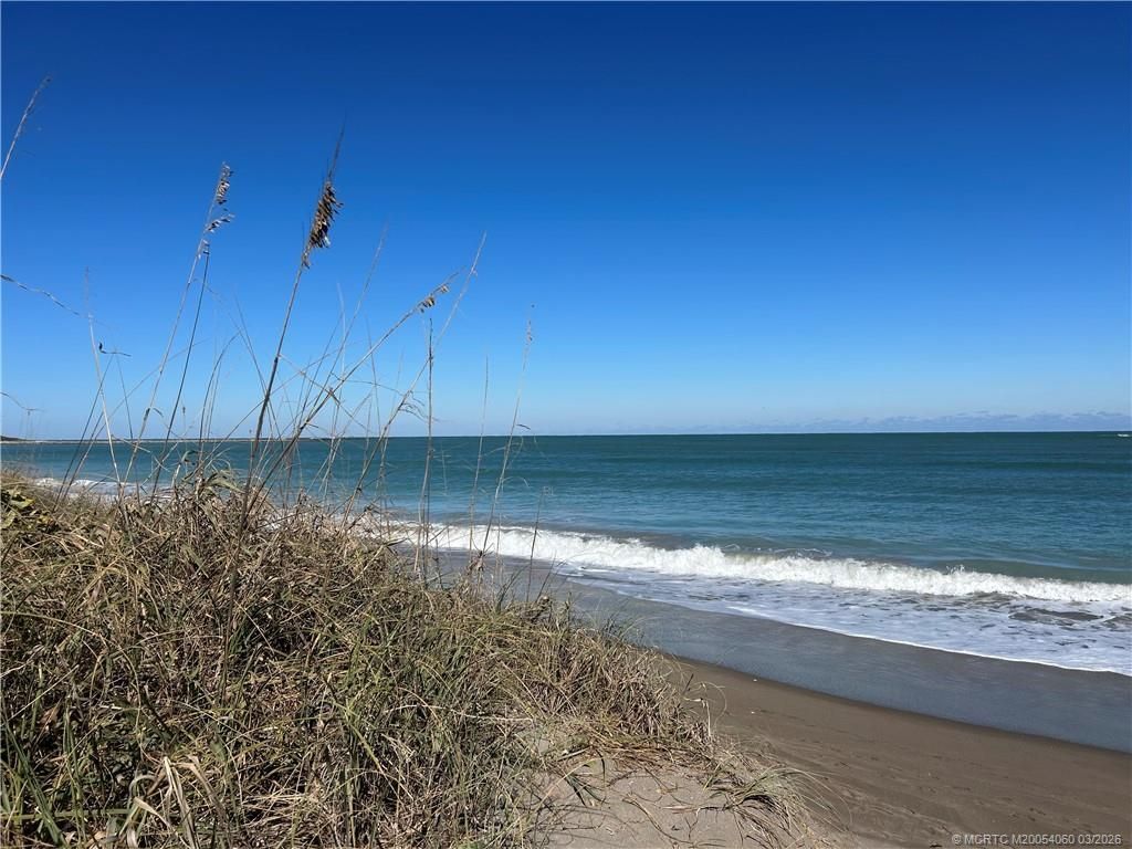 1642 Thumb Point Drive, Fort Pierce, FL 34949 Photo