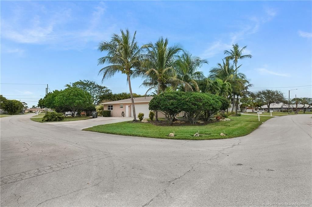 1642 Thumb Point Drive, Fort Pierce, FL 34949 Photo