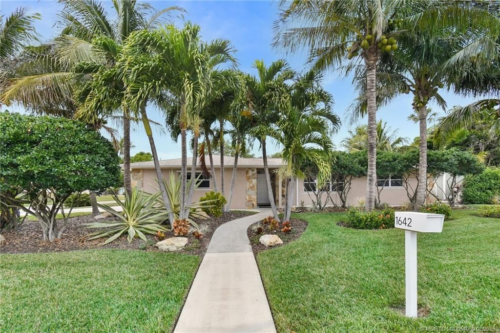 1642 Thumb Point Drive, Fort Pierce, FL 34949 Photo
