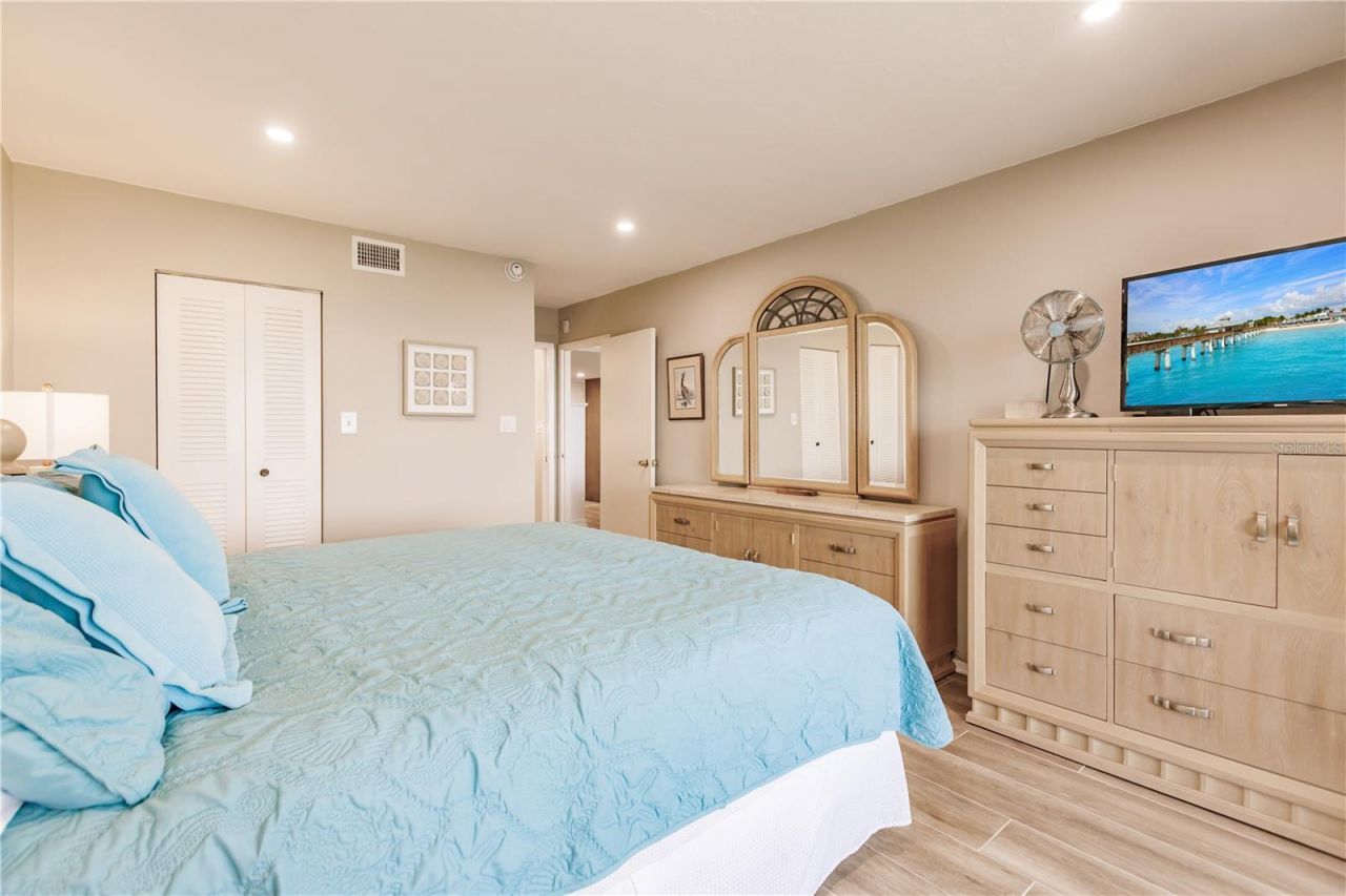 1200 E Peppertree Lane, Unit 602, Sarasota, FL 34242 Photo