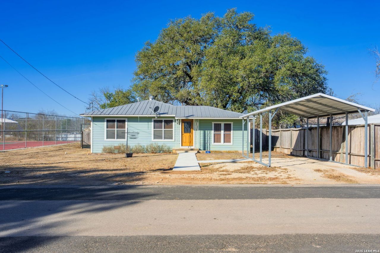 105 Avenue A, Center Point, TX 78010 Main Photo