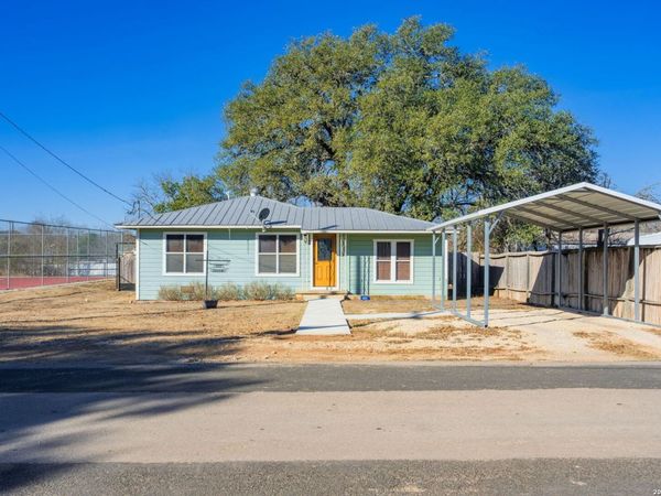 105 Avenue A, Center Point, TX 78010