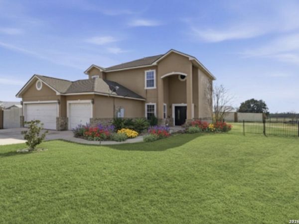 184 Fairway, Floresville, TX 78114