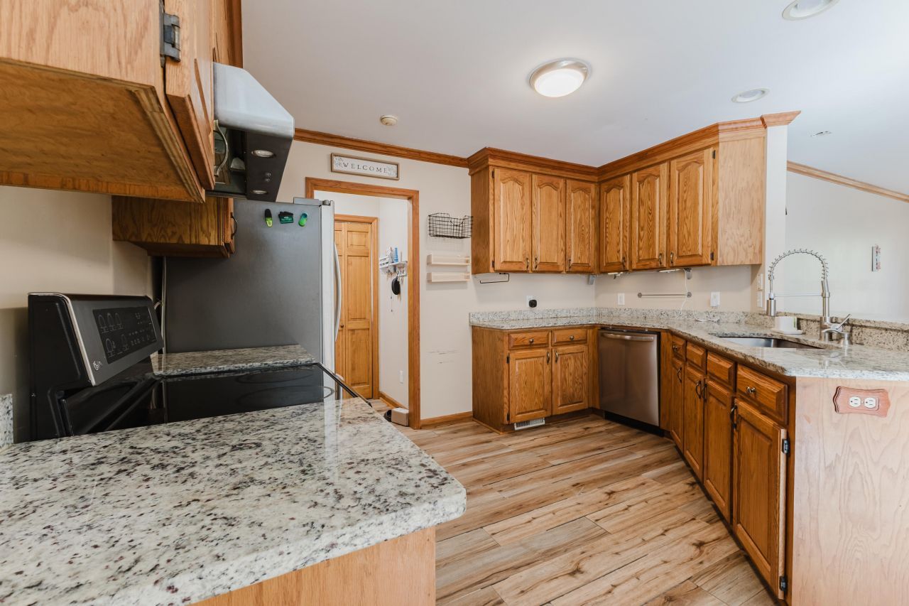 7050 Old State Road Photo 16