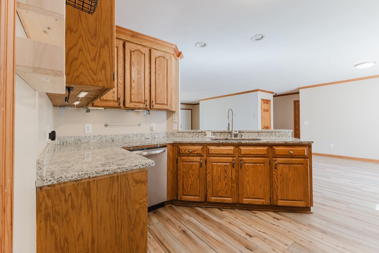 7050 Old State Road Photo 17