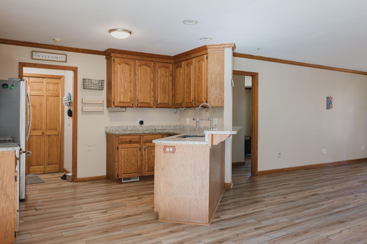 7050 Old State Road Photo 19