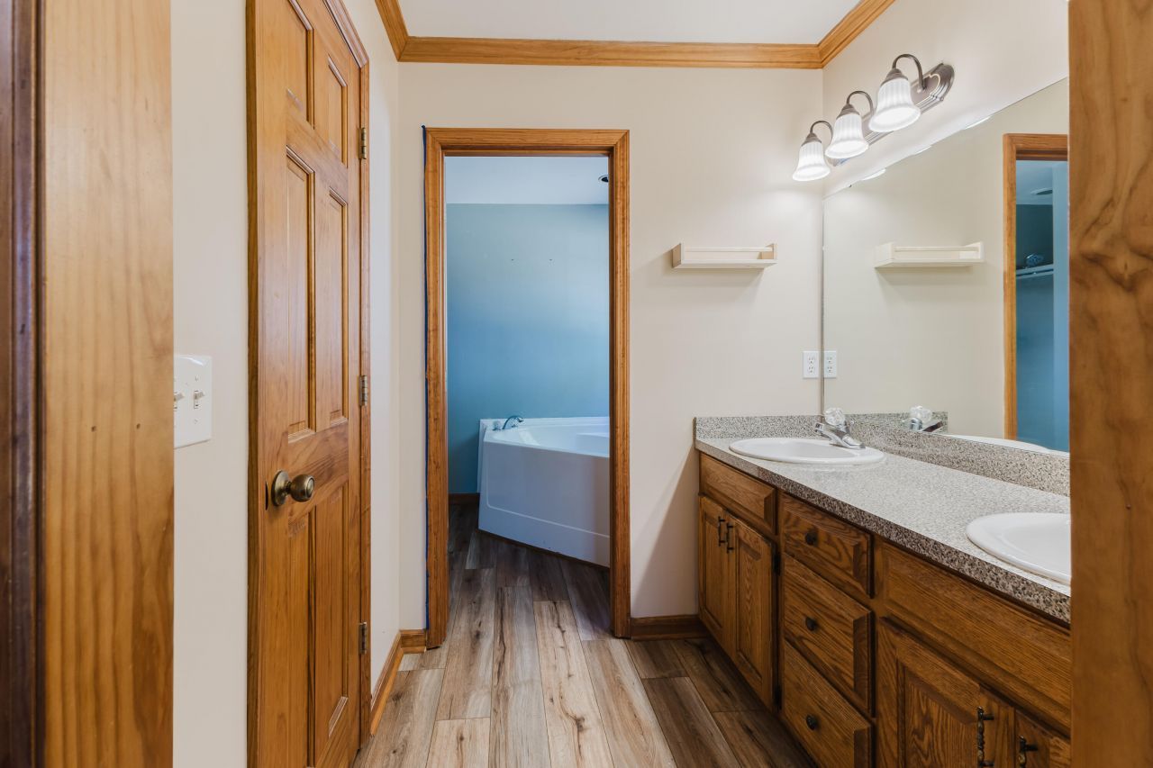 7050 Old State Road Photo 26