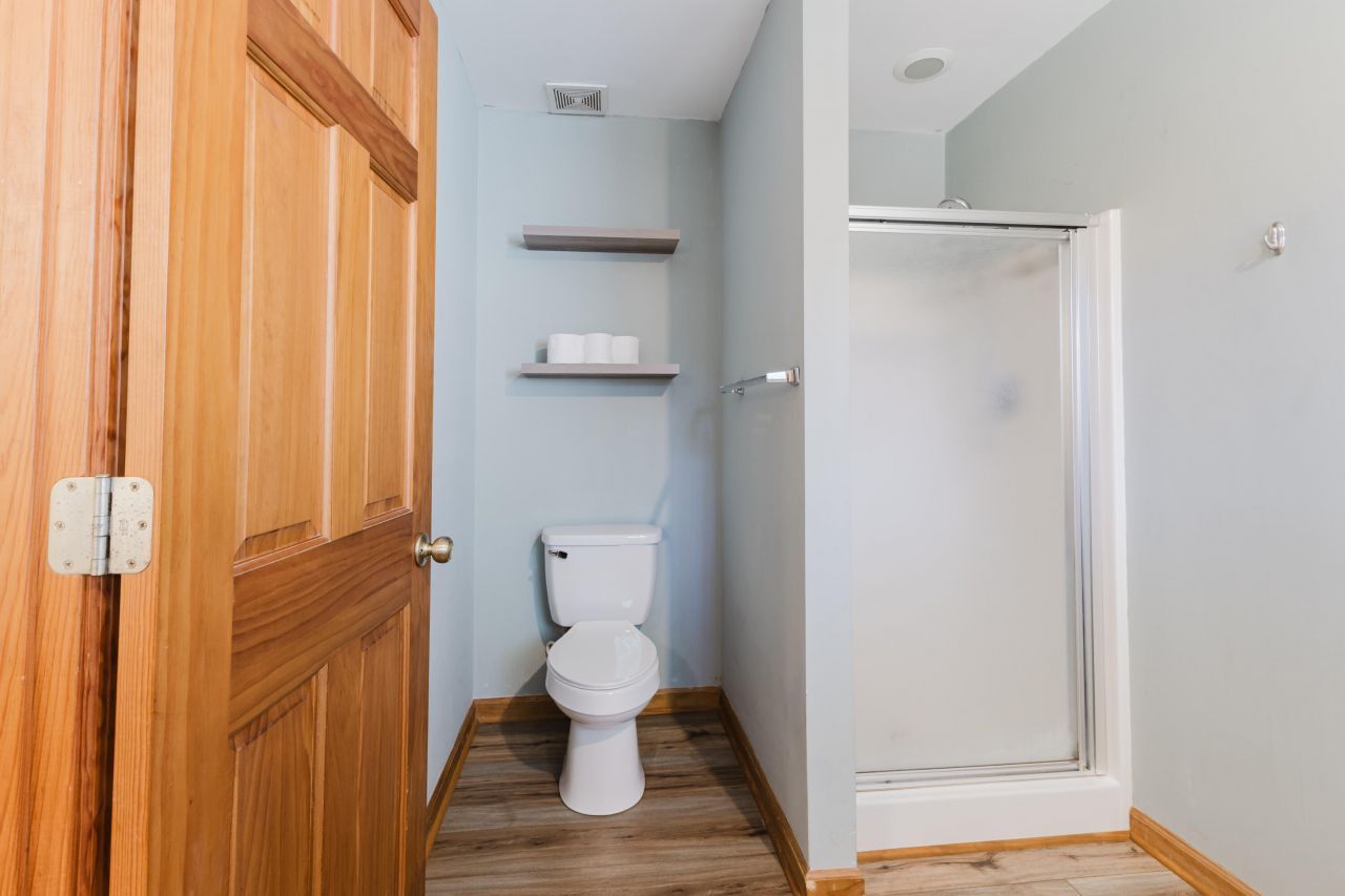 7050 Old State Road Photo 28