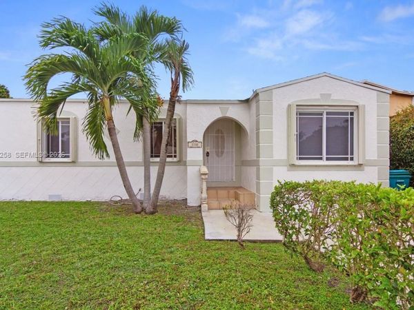 830 NW 74th St, Miami, FL 33150
