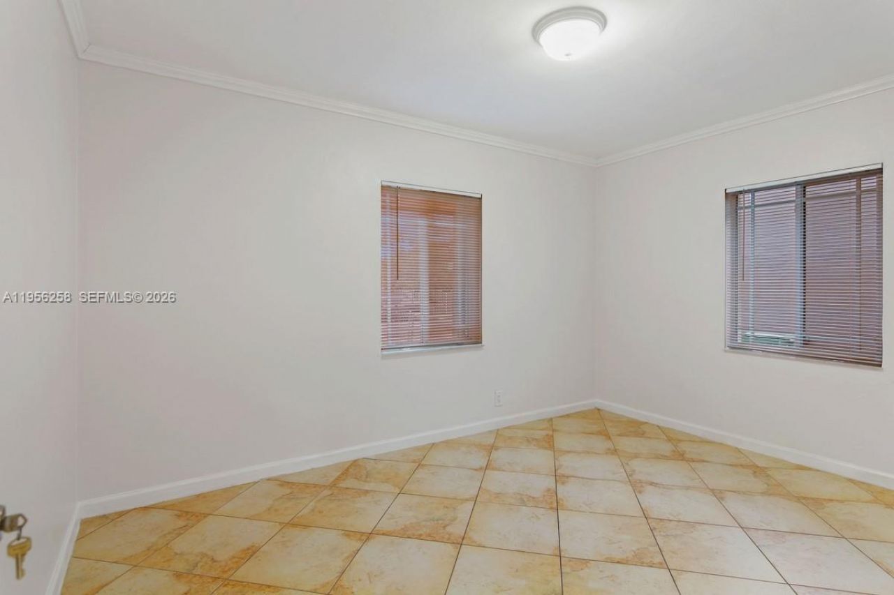 830 NW 74th St, Miami, FL 33150 Photo