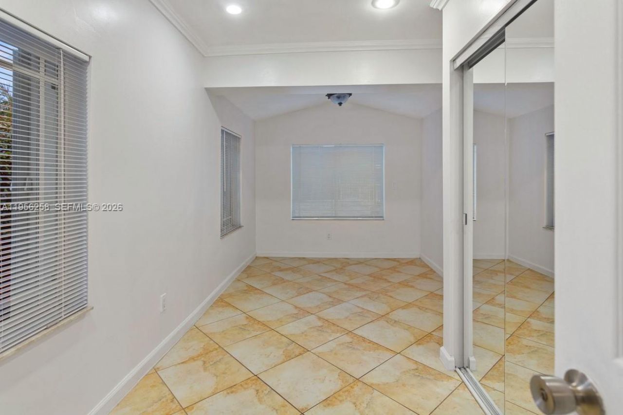 830 NW 74th St, Miami, FL 33150 Photo