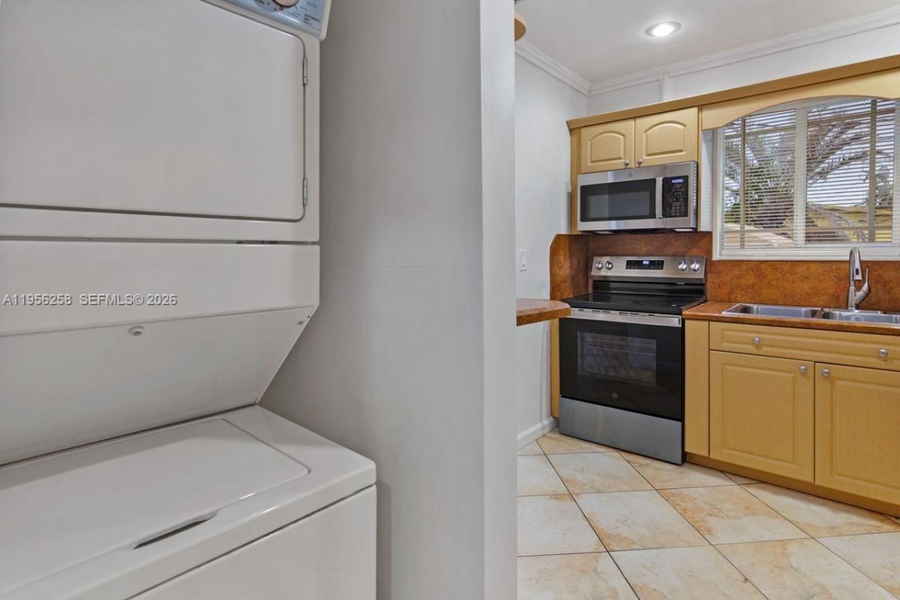 830 NW 74th St, Miami, FL 33150 Photo