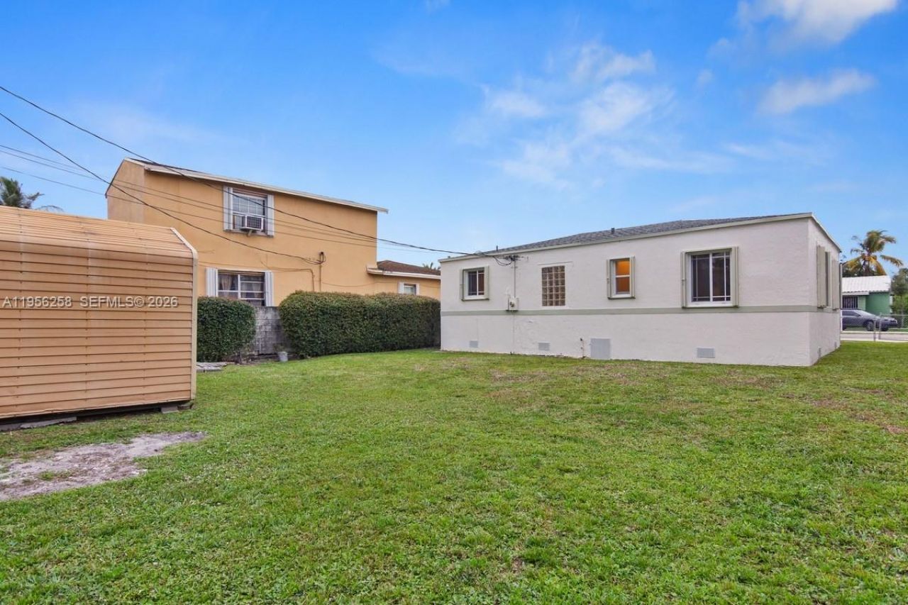 830 NW 74th St, Miami, FL 33150 Photo